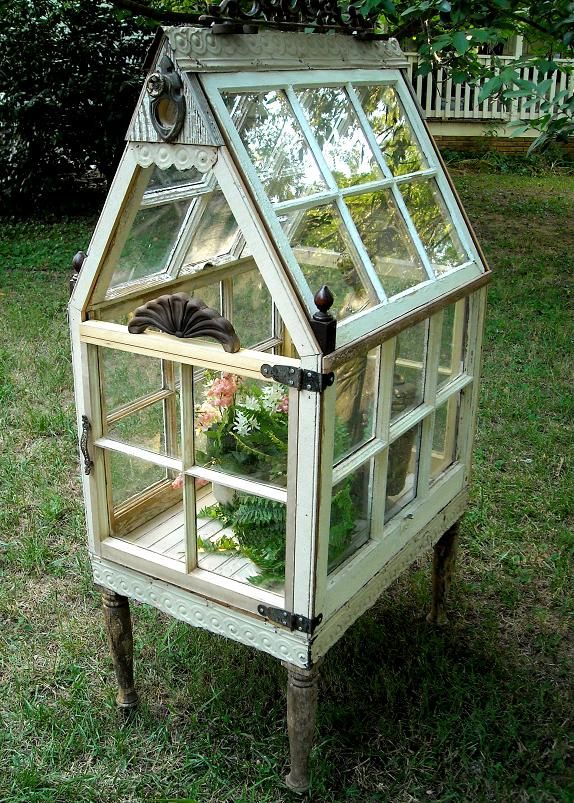 The Benefits of a Small Outdoor Greenhouse for your Garden