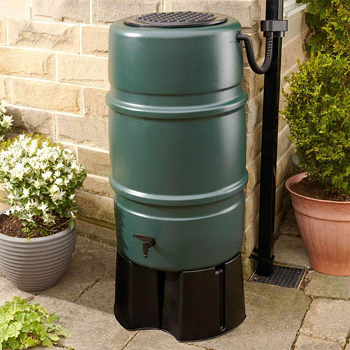 The Benefits of Green Water Butts for Environmentally-Friendly Water Management