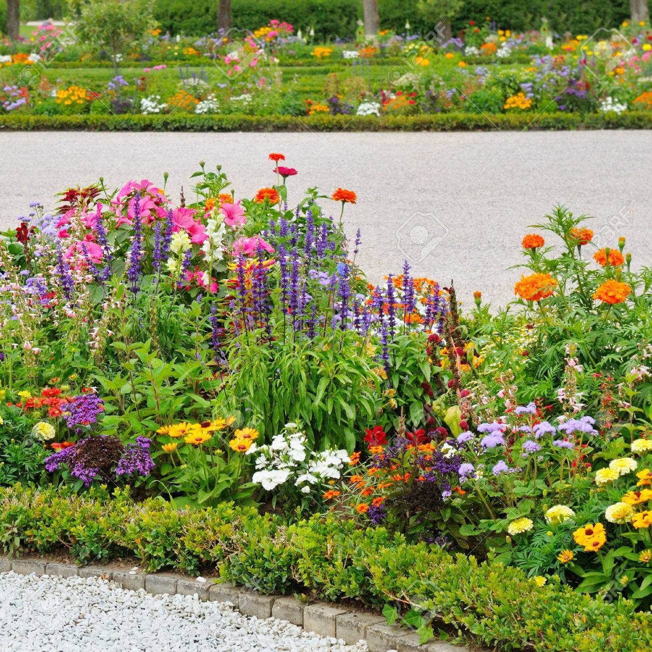Bringing Nature Alive: Creative Flower Garden Ideas for Compact Spaces