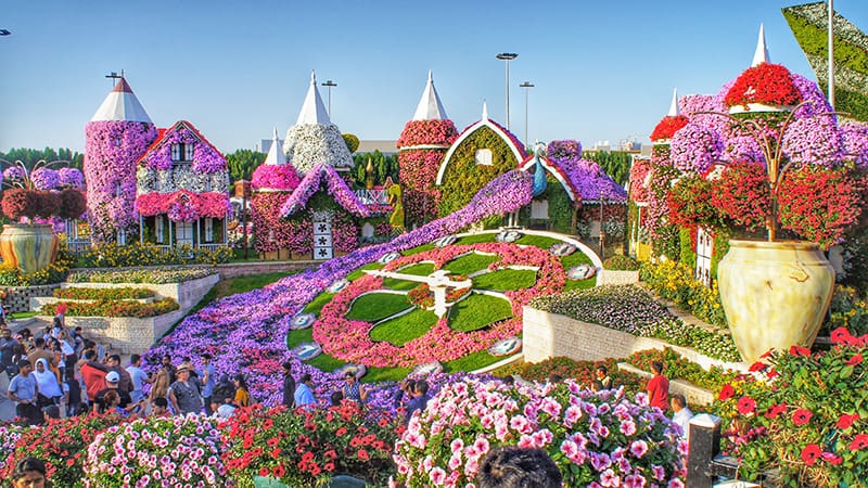 The Enchanting Beauty of the World's Most Captivating Flower Garden