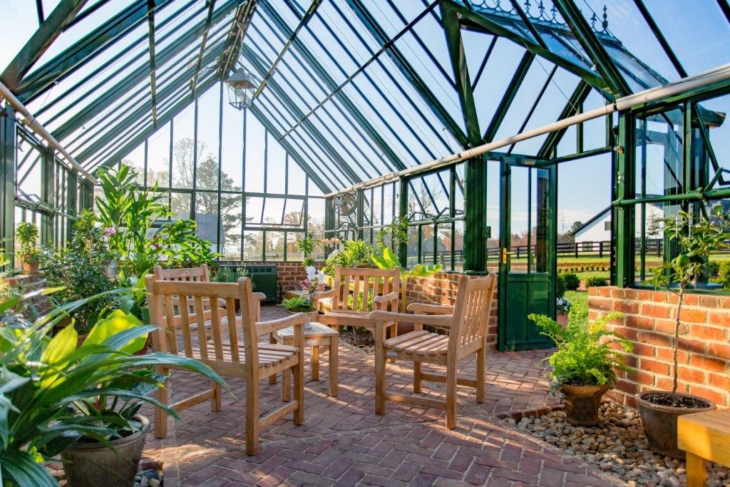 The Benefits of Using a Walk-in Greenhouse for Your Garden